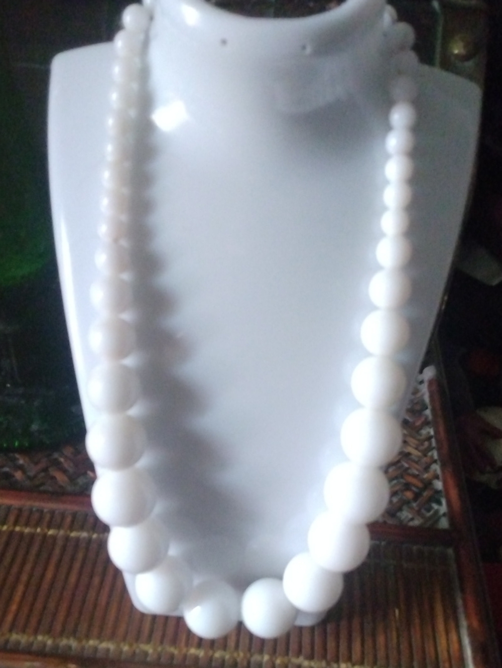 Elegant white agate  Beaded Statement Necklace - Women Jewelry vintage